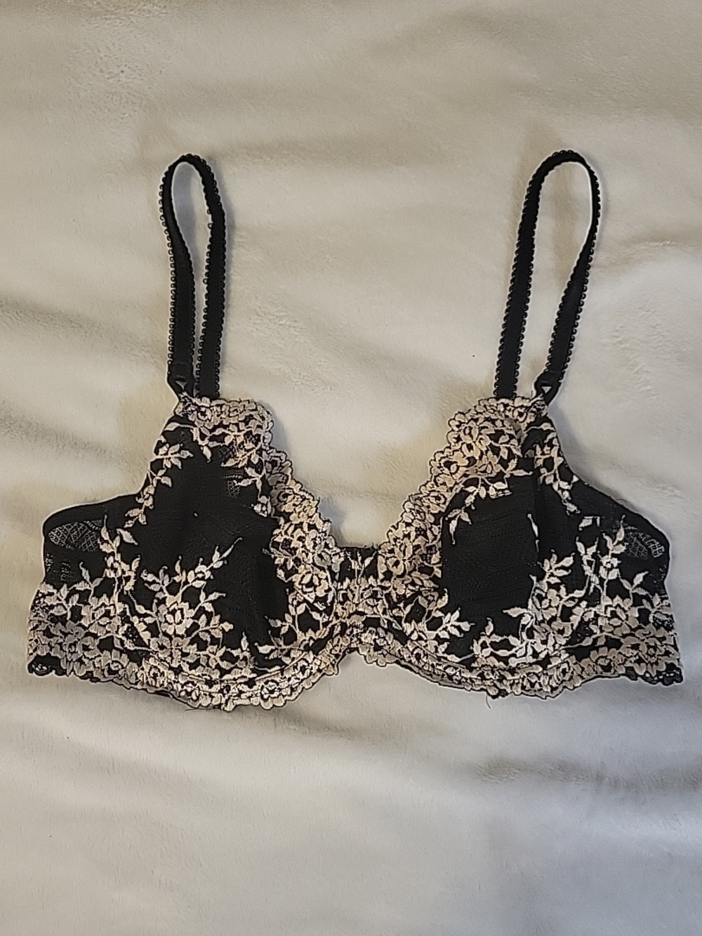 Wacoal Embrace Lace Bra 65191 36C Cream Floral Lace Embroidery